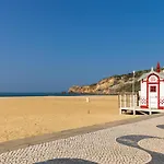 Carol House شقة نازاريه