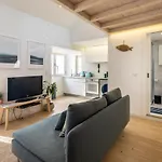 Carol House شقة