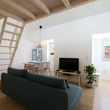 Carol House 纳扎雷