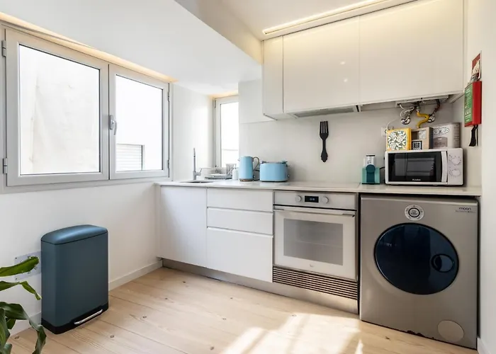 Carol House * Nazaré